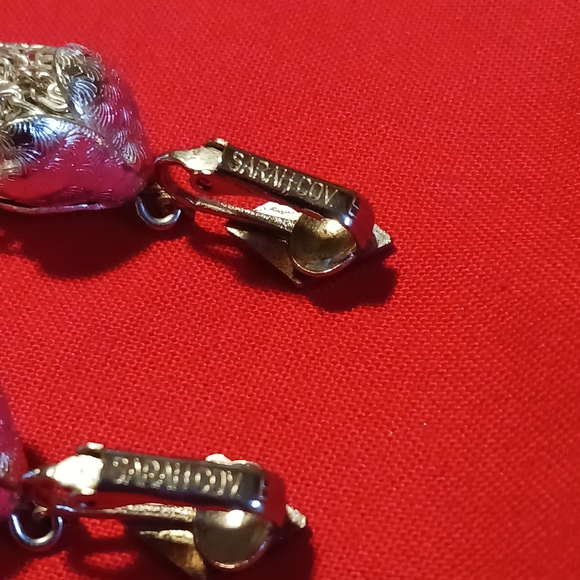 Sarah Coventry Chain Clip on Earrings - Picture 4 of 7